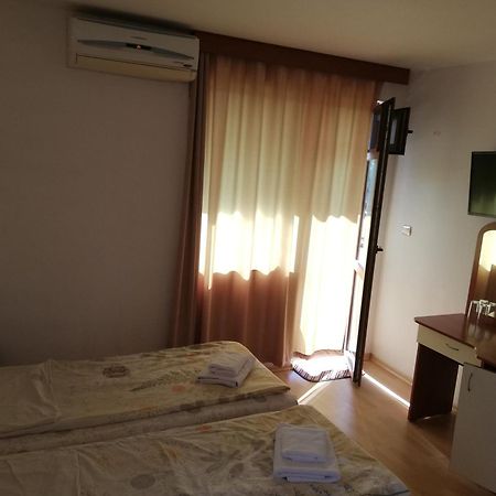 Hotel Strinava Primorsko Dış mekan fotoğraf
