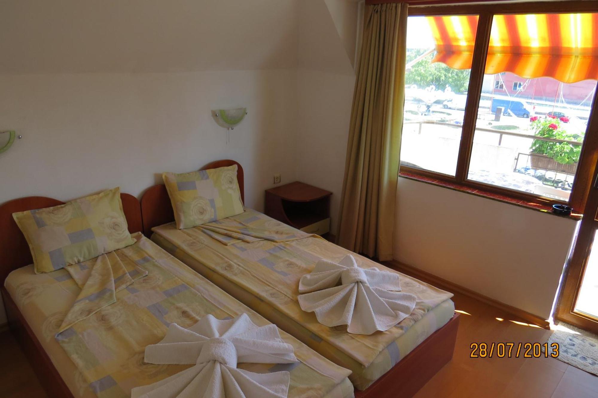 Hotel Strinava Primorsko Dış mekan fotoğraf